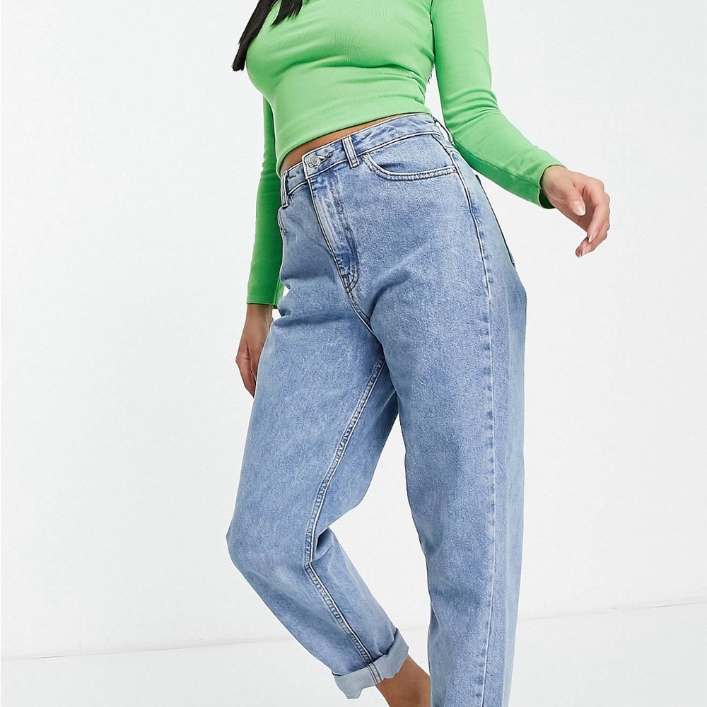 ASOS DESIGN Petite relaxed mom jeans in light wash NWOT